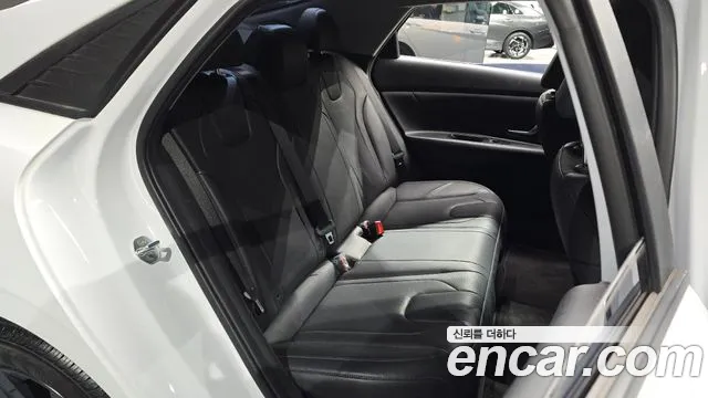 Hyundai Avante CN7 — Фото автомобиля 11