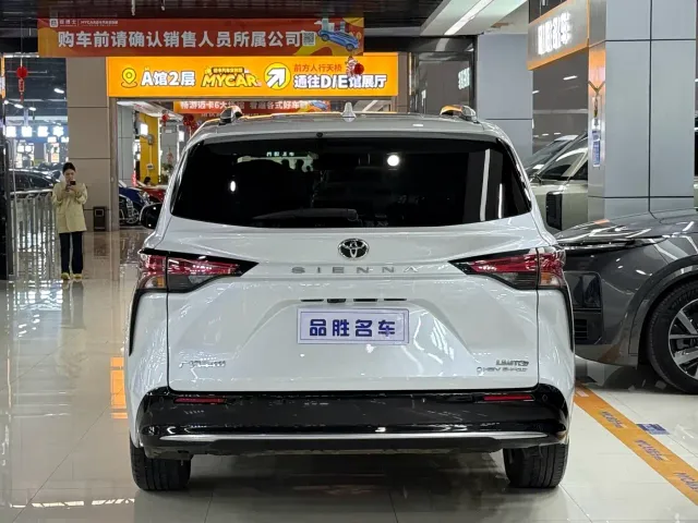 Toyota Sienna — Фото автомобиля 5
