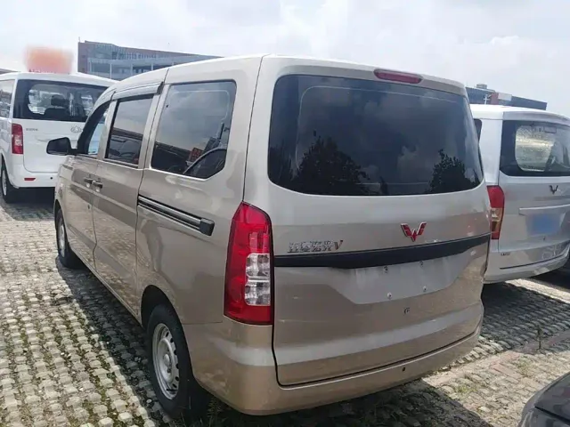 Wuling Hongguang V — Фото автомобиля 4