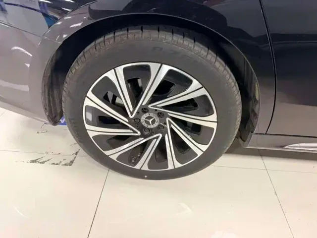 Mercedes-Benz E-Class — Фото автомобиля 5