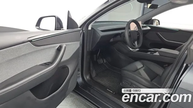 Tesla Model Y — Фото автомобиля 5