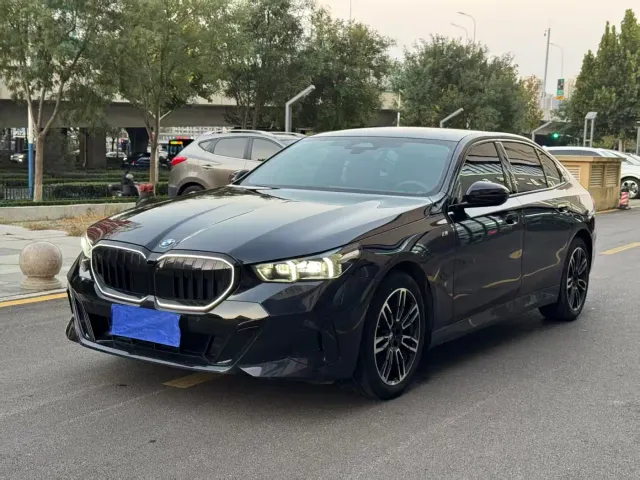 Фотография автомобиля — BMW 5 Series
