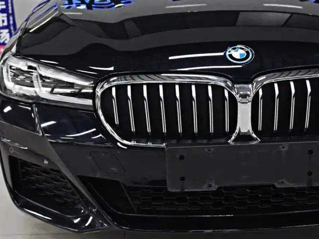 BMW 5 Series — Фото автомобиля 3