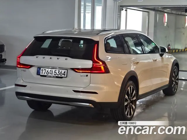 Volvo V60 — Фото автомобиля 2