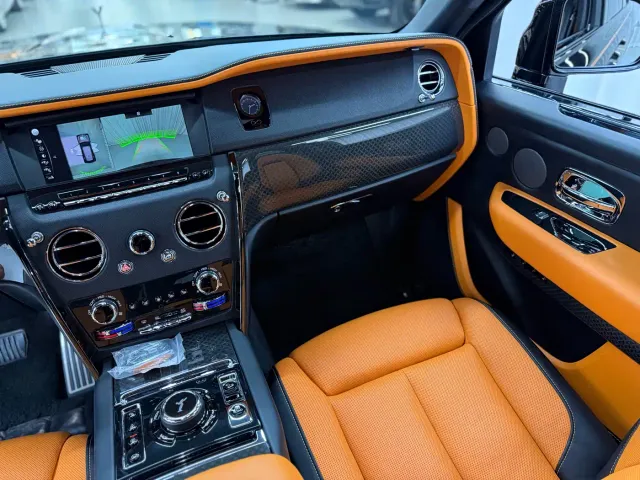 Rolls-Royce Cullinan — Фото автомобиля 12