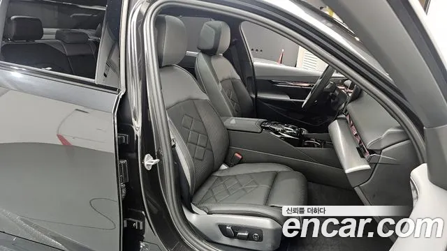 BMW i5 — Фото автомобиля 12