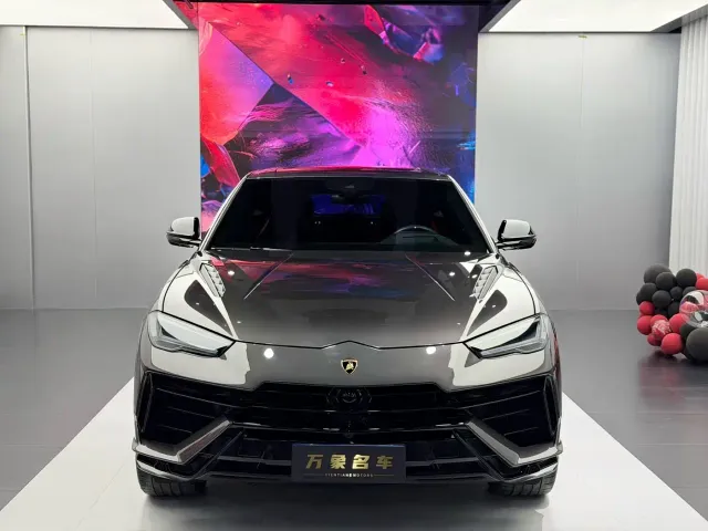 Lamborghini Urus — Фото автомобиля 2