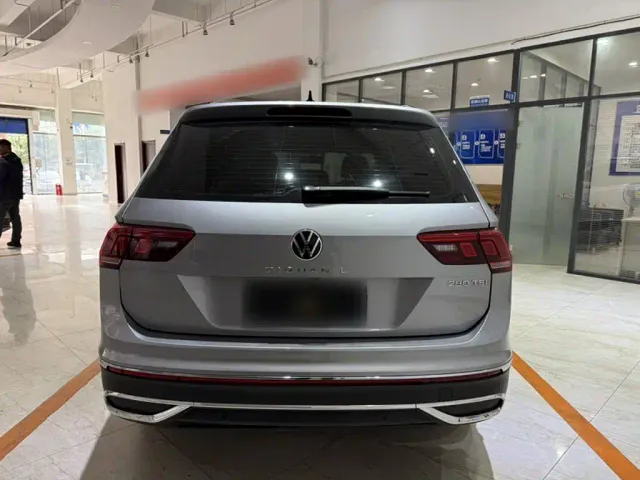 Volkswagen Tiguan L — Фото автомобиля 10
