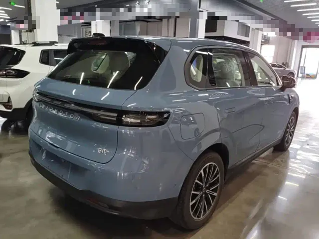 Leapmotor B10 — Фото автомобиля 6
