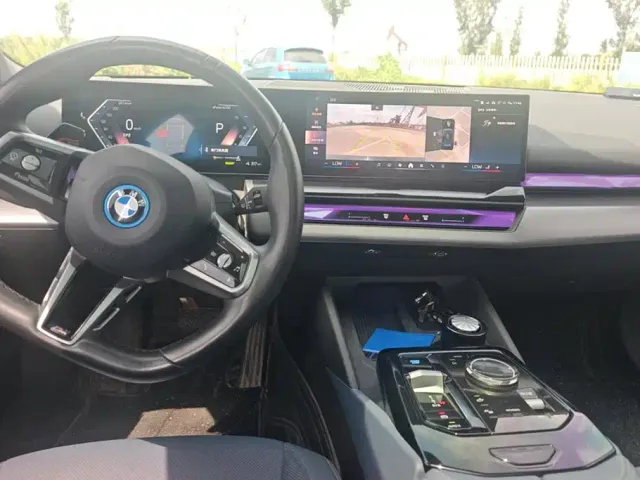 BMW i5 — Фото автомобиля 12