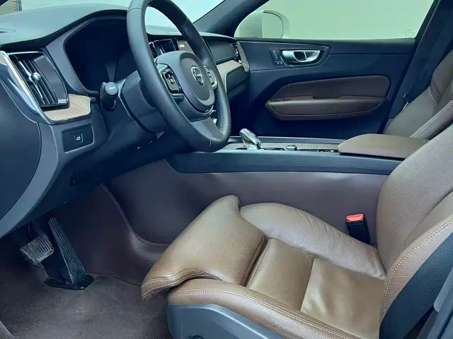 Volvo XC60 — Фото автомобиля 11
