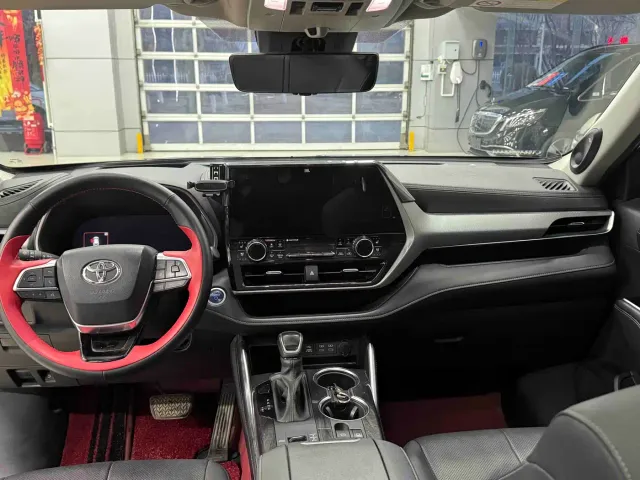 Toyota Highlander — Фото автомобиля 6
