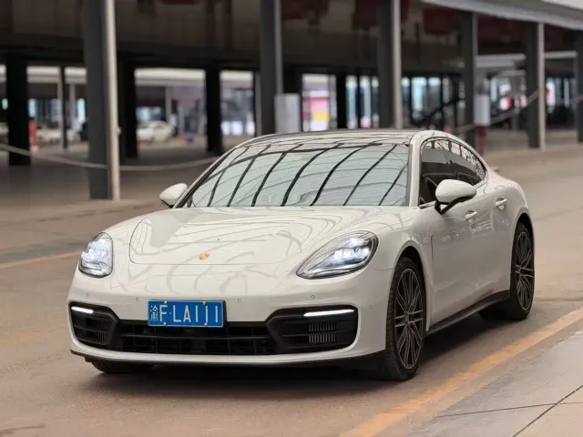Фотография автомобиля — Porsche Panamera