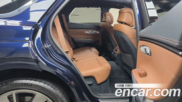 Genesis GV70 — Фото автомобиля 11