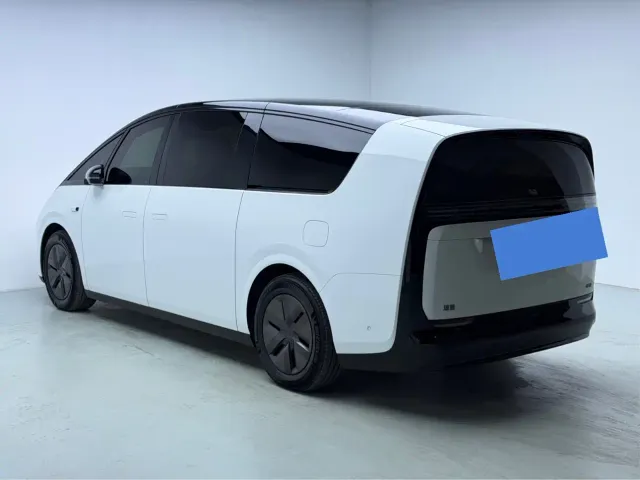 Li Auto MEGA — Фото автомобиля 5