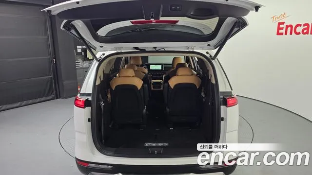 Kia Carnival Generation 4 — Фото автомобиля 20