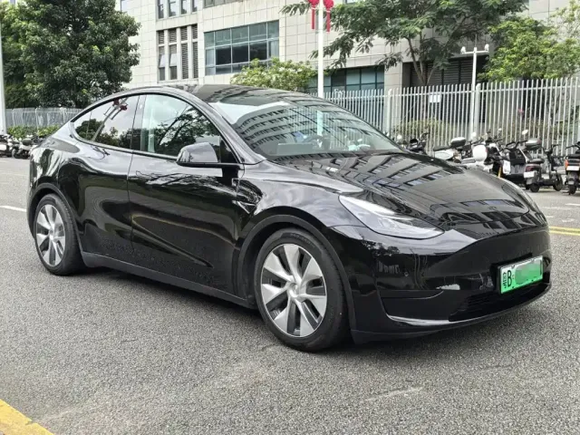 Tesla Model Y — Фото автомобиля 7