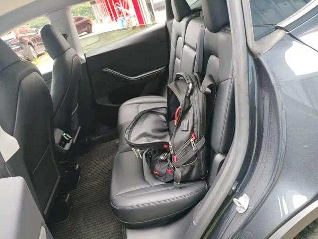 Tesla Model Y — Фото автомобиля 16