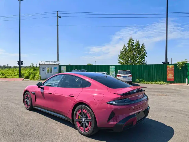 Xiaomi SU7 — Фото автомобиля 7