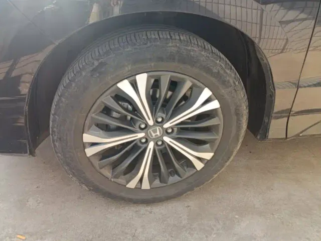 Honda UR-V — Фото автомобиля 6