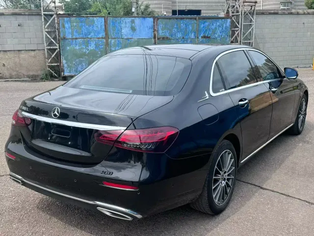 Mercedes-Benz E-Class — Фото автомобиля 9