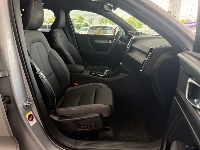 Volvo XC40 — Фото автомобиля 18
