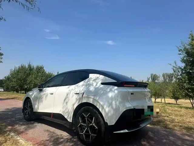 Lynk & Co Z20 — Фото автомобиля 7