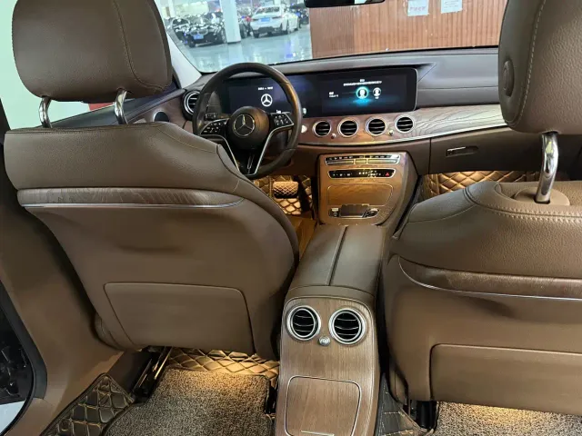 Mercedes-Benz E-Class — Фото автомобиля 5