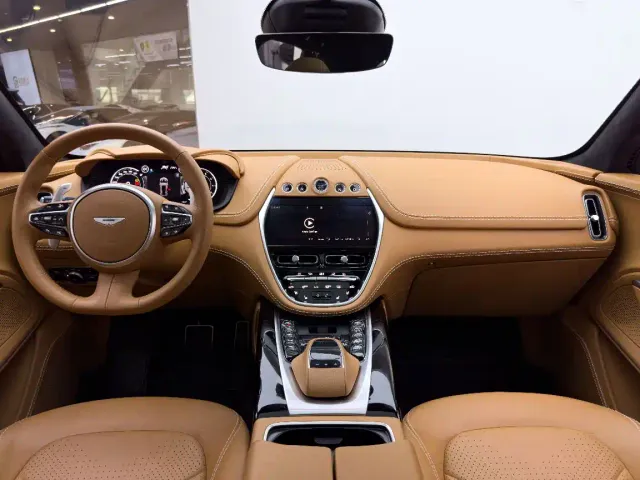 Aston Martin DBX — Фото автомобиля 26
