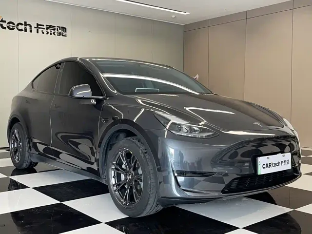 Tesla Model Y — Фото автомобиля 2