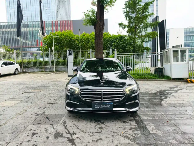 Mercedes-Benz E-Class — Фото автомобиля 2