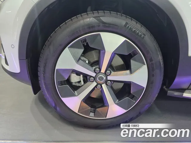 Вольво XC40 B4 Ultra Bright — Фото автомобиля 5