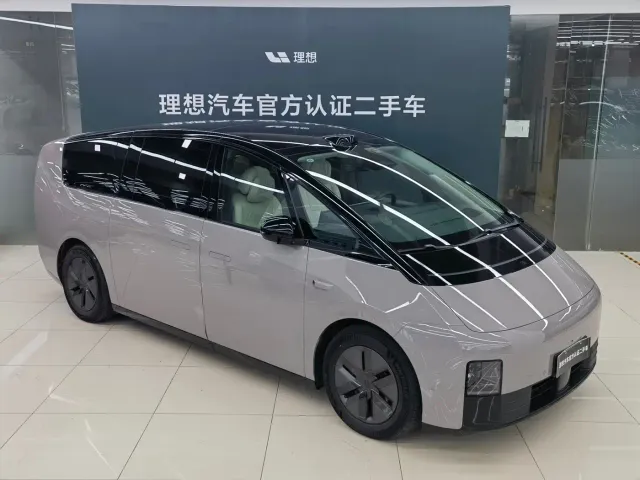 Li Auto MEGA — Фото автомобиля 3