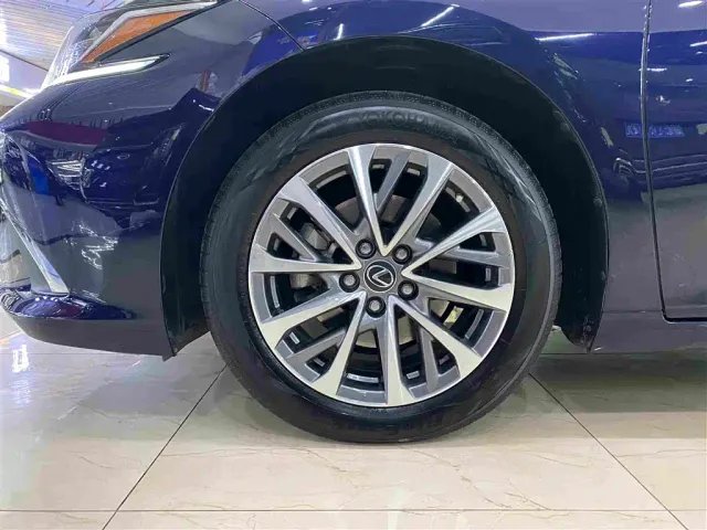 Lexus ES — Фото автомобиля 5