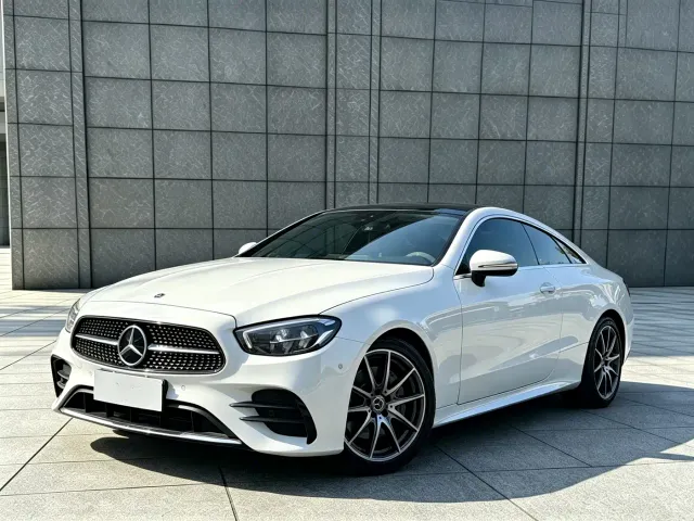 Фотография автомобиля — Mercedes-Benz E-Class