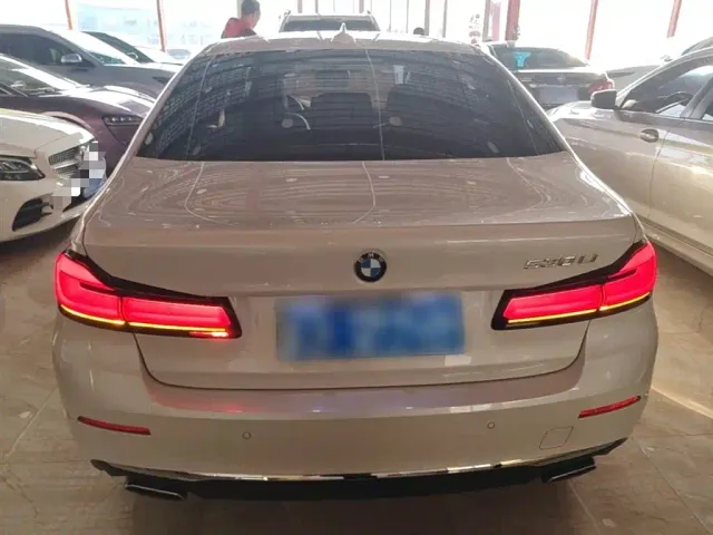 BMW 5 Series — Фото автомобиля 3