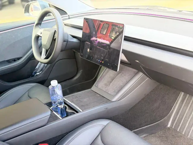 Tesla Model 3 — Фото автомобиля 9