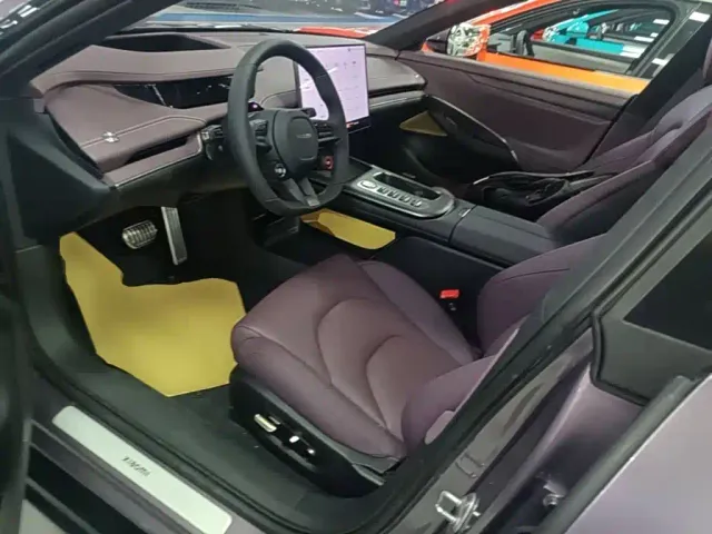 Xiaomi SU7 — Фото автомобиля 14