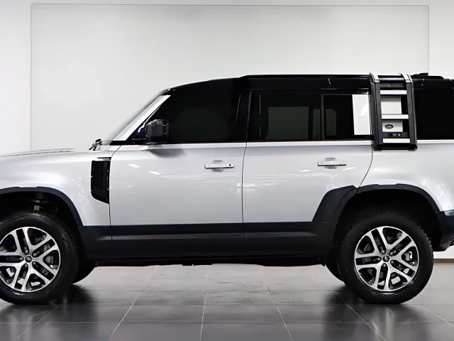 Land Rover Defender — Фото автомобиля 7