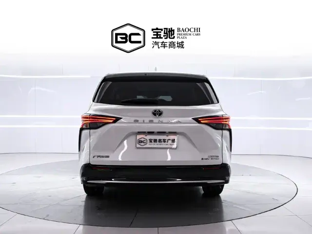 Toyota Sienna — Фото автомобиля 4
