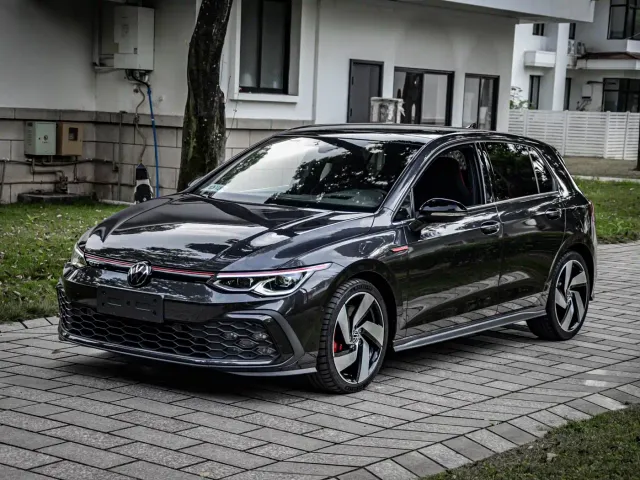 Фотография автомобиля — Volkswagen Golf GTI
