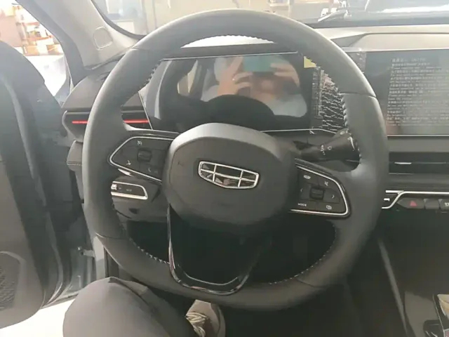 Geely Binrui — Фото автомобиля 10