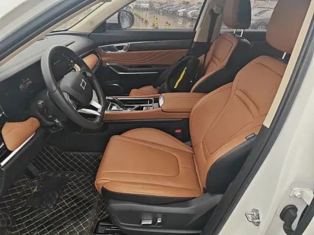 Besturn Bestune T99 2023 2.0T Automatic Premium (8AT) — Фото автомобиля 14