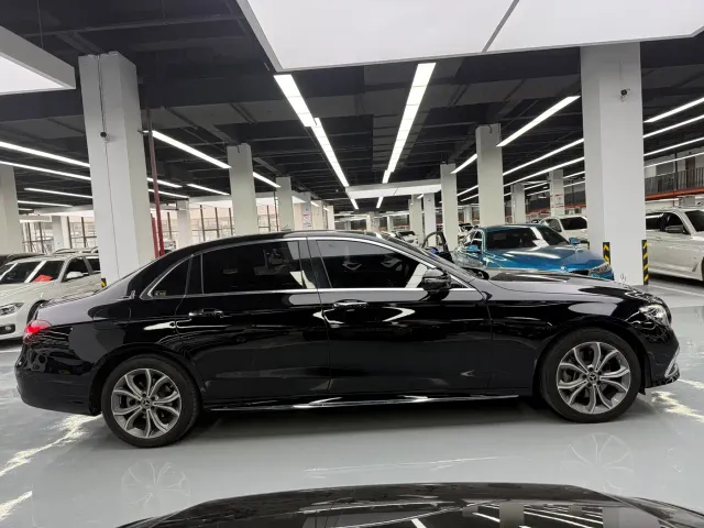 Mercedes-Benz E-Class — Фото автомобиля 4