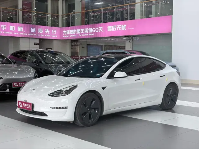 Фотография автомобиля — Tesla Model 3