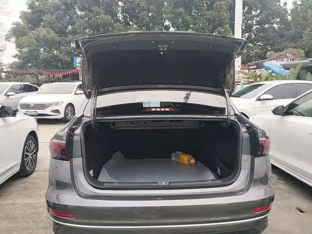 Geely Emgrand — Фото автомобиля 18