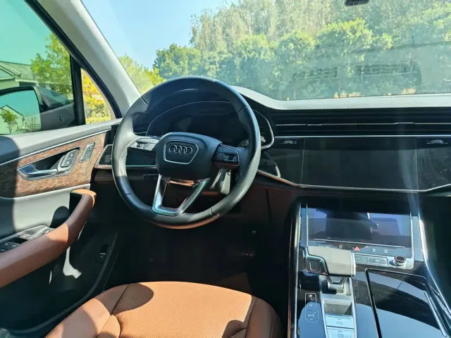 Audi Q7 — Фото автомобиля 12
