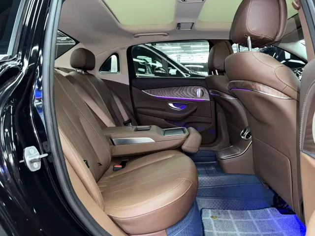 Mercedes-Benz E-Class — Фото автомобиля 11