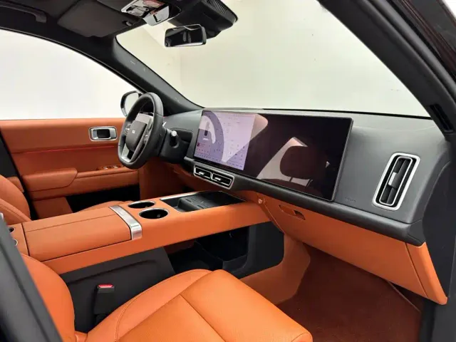 Li Auto L8 — Фото автомобиля 11