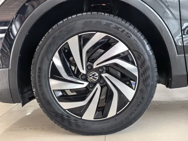 Volkswagen Tiguan L — Фото автомобиля 15